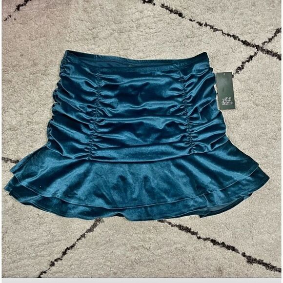 NWT WILD FABLE VELOUR MINI SKIRT - Picture 3 of 3